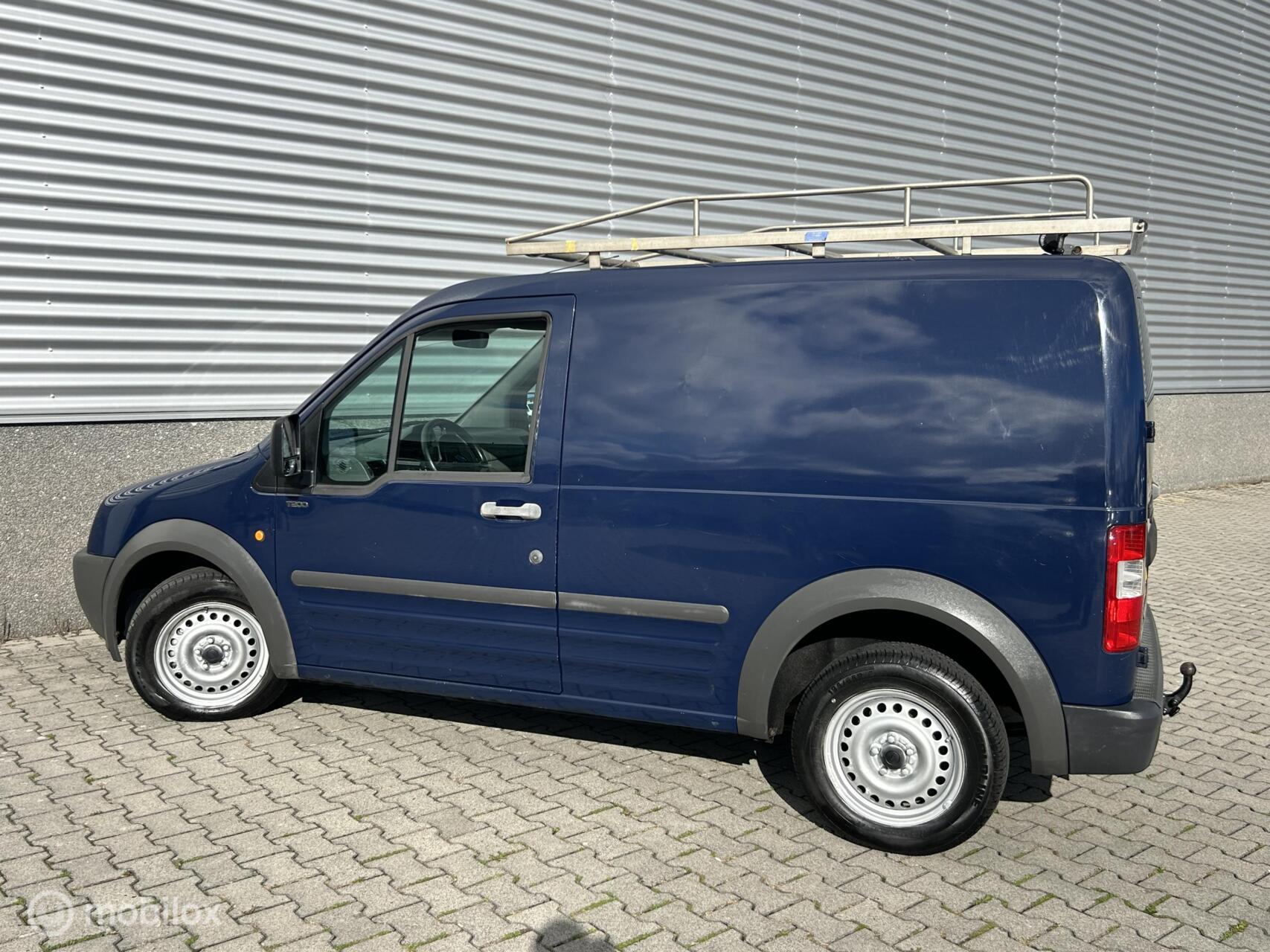 Foto van Ford Transit Connect 200s LR Van 1.8td 66