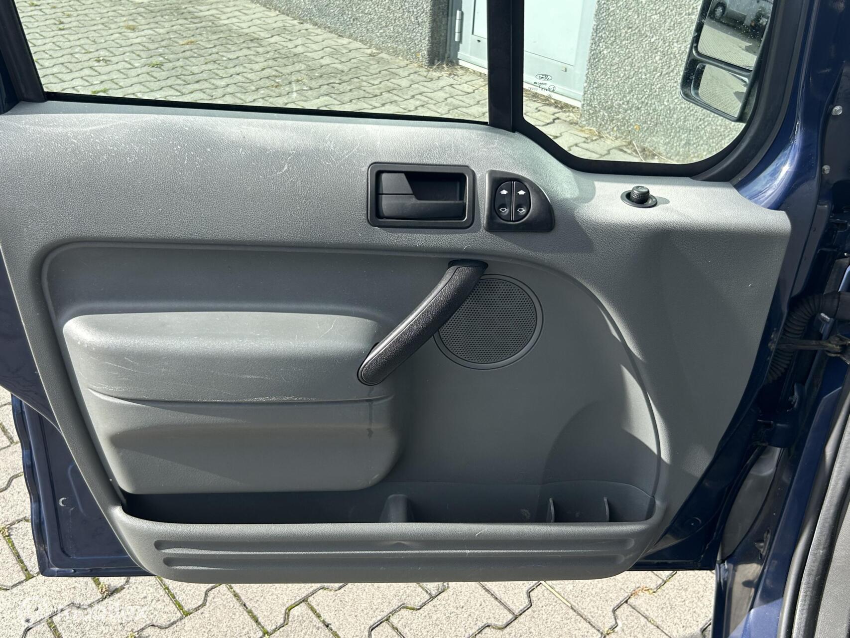 Foto van Ford Transit Connect 200s LR Van 1.8td 66