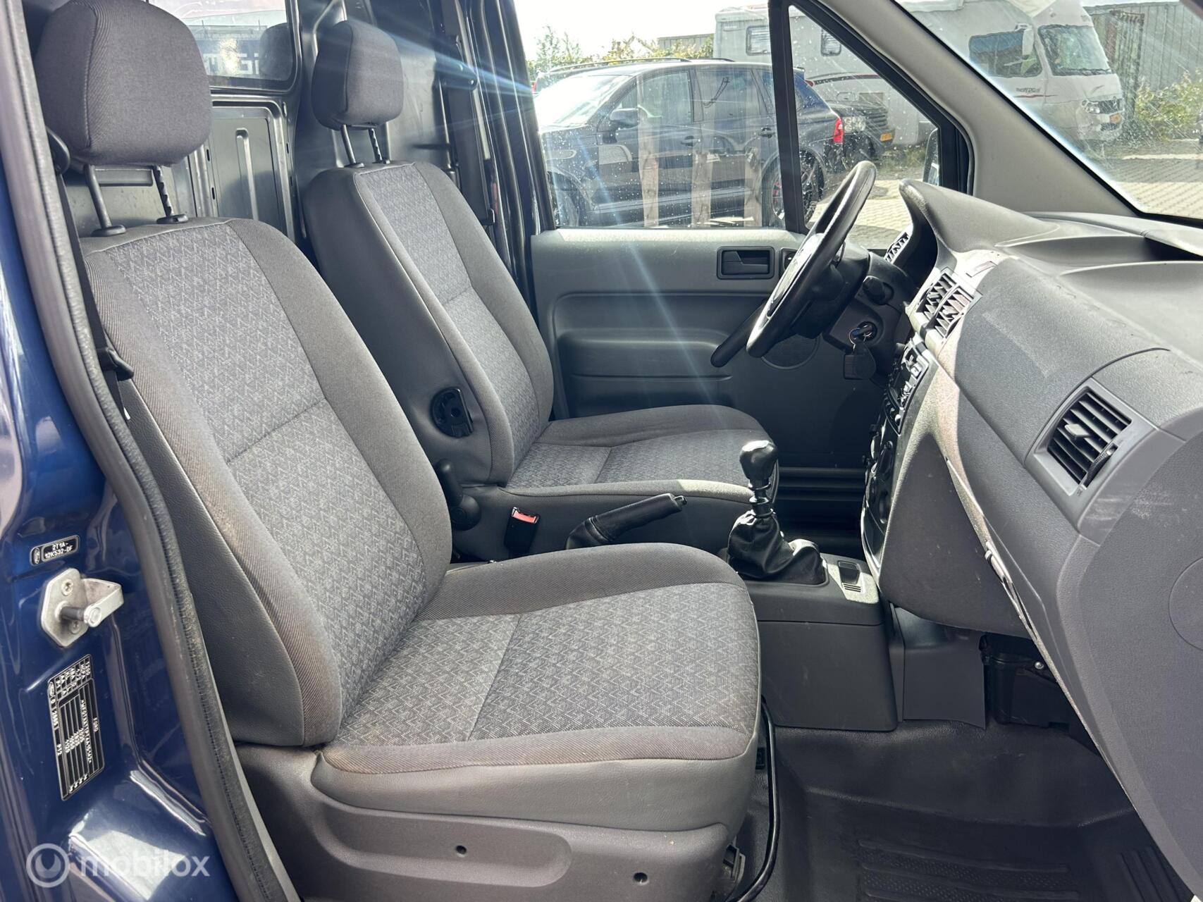 Foto van Ford Transit Connect 200s LR Van 1.8td 66