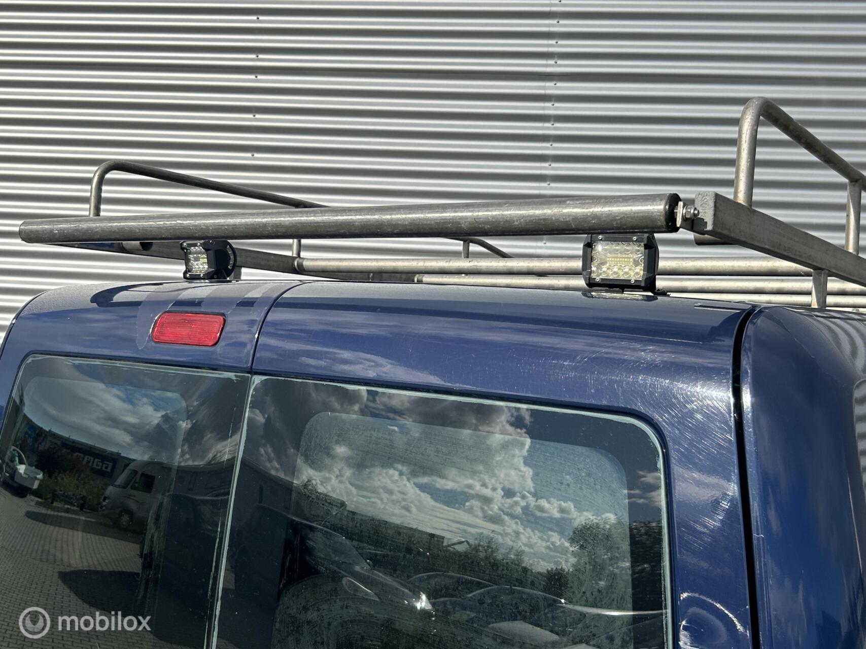 Foto van Ford Transit Connect 200s LR Van 1.8td 66
