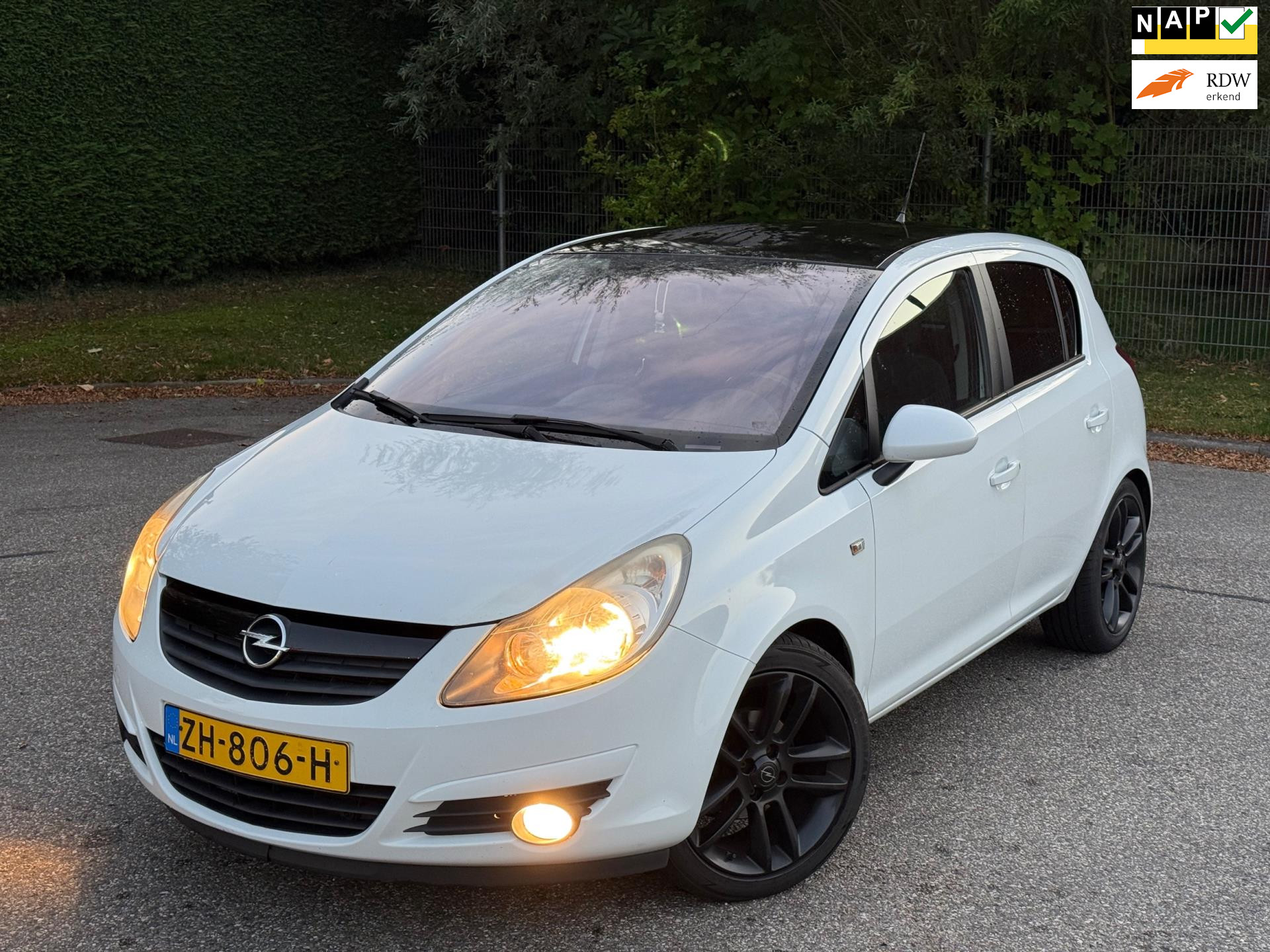 Opel Corsa 1.4-16V '111' Edition | El. Ramen | Panodak | Sportvelgen | 101 PK | Rijklaar! 2010 - voorkant