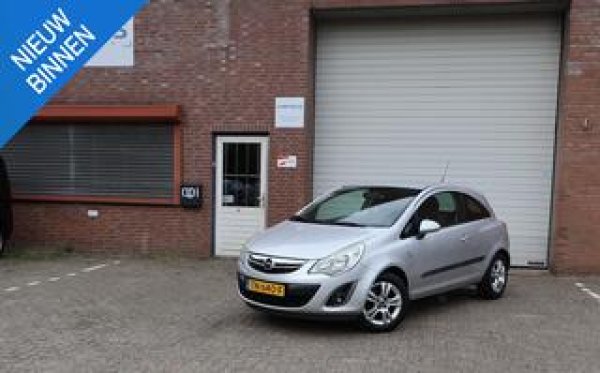 Opel Corsa 1.4-16V 2011 - voorkant