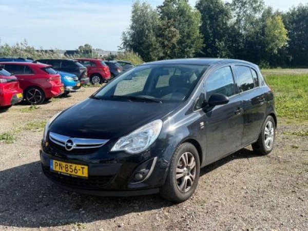 Opel Corsa 1.2-16V Selection 2011 - voorkant