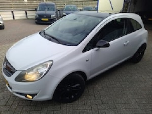 Opel Corsa 1.2-16V Sport 2009 - voorkant