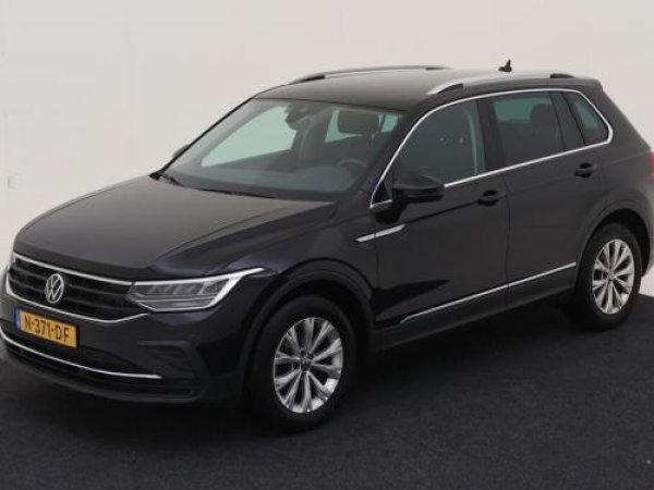 Volkswagen Tiguan 1.5 TSI Life Business 2021 - voorkant