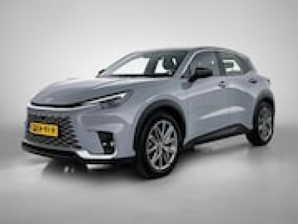 Lexus LBX Relax 2WD 2024 - voorkant
