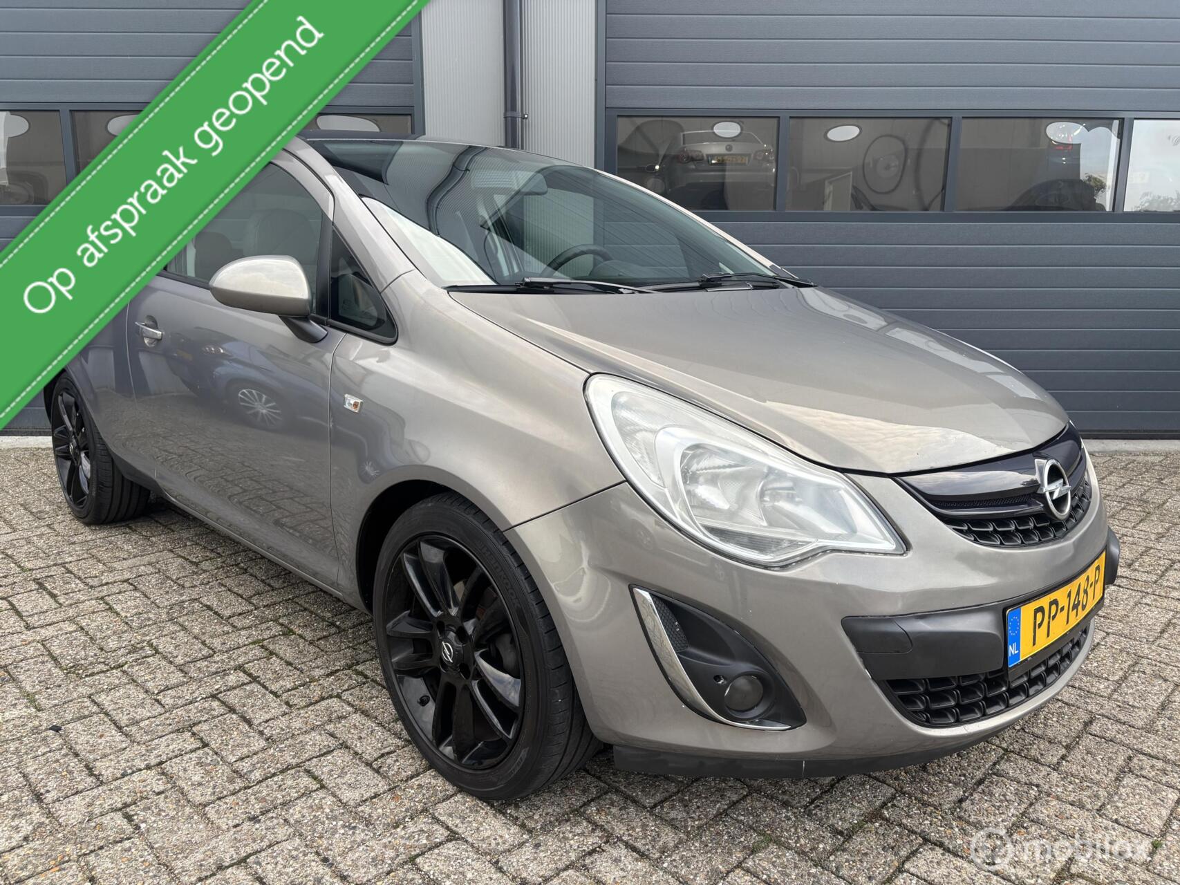Opel Corsa 1.4-16V BWJ 2012 SPORT/BWJ 2012 2012 - voorkant