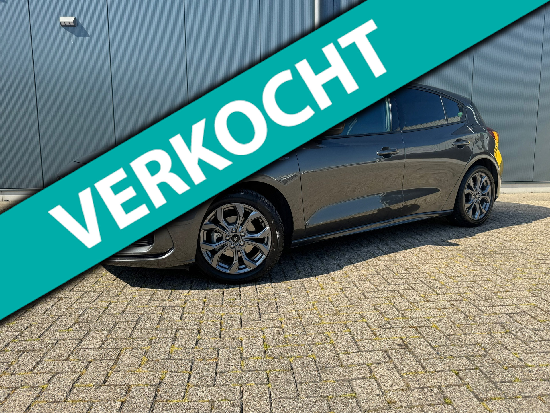 Ford Focus 1.0 EcoBoost ST Line * Carplay * Camera * Lane Assist * Cruise Control * 2023 - voorkant