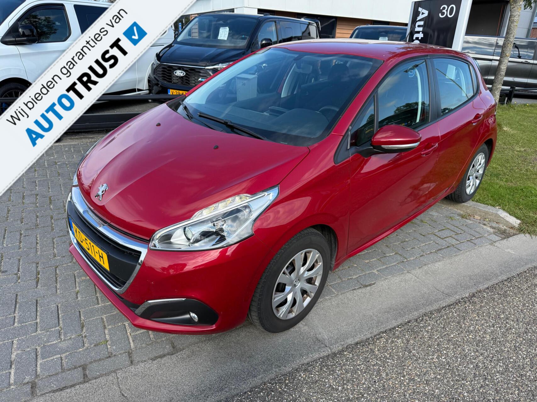 Peugeot 208 1.2 PureTech Blue Lion NAVI,PDC,TREKHAAK DEALER ONDERHOUDEN 2016 - voorkant