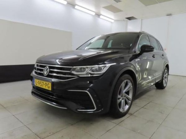 Volkswagen Tiguan 1.5 TSI R-Line Business+ 2021 - voorkant