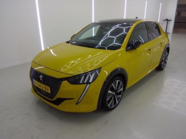 Peugeot 208 1.2 PureTech GT 2021 - voorkant
