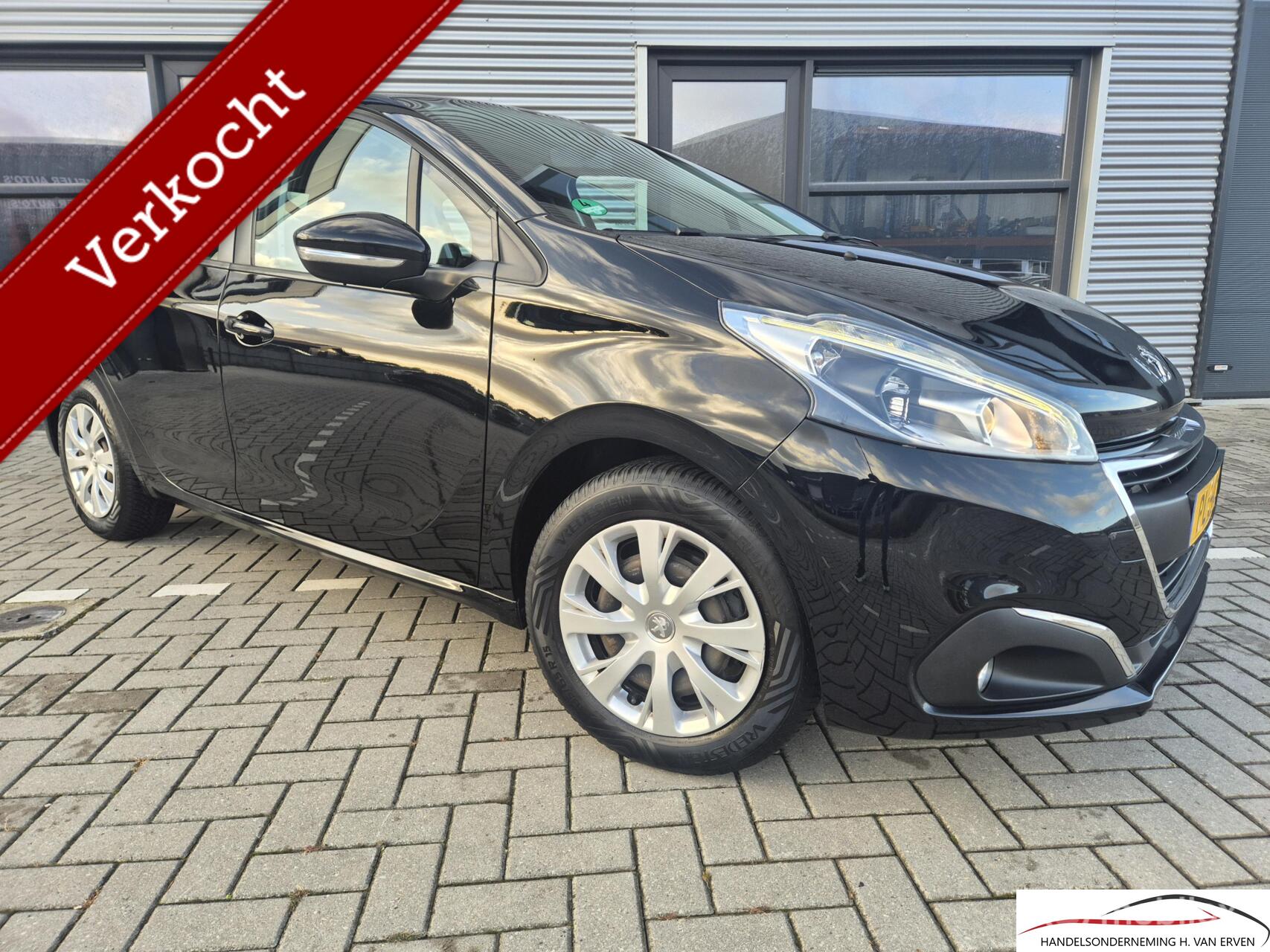 Peugeot 208 1.2 PureTech Blue Lease AIRCO NAVI NAP 2017 - voorkant