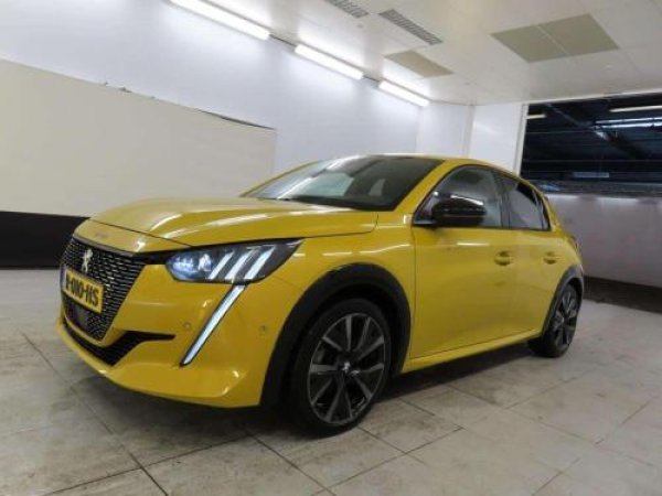 Peugeot 208 1.2 PureTech GT Pack 2022 - voorkant