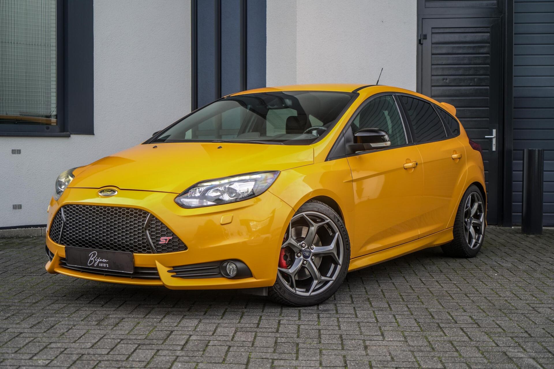 Ford Focus 2.0 EcoBoost ST-3 250PK Downpipe / BULL-X 2012 - voorkant