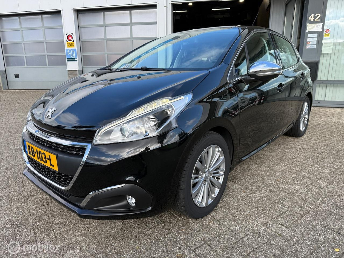 Peugeot 208 82 PK ALLURE 12 MND BOVAG RIJKLAAR PRIJS 2016 - voorkant