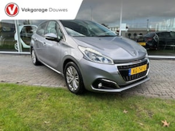 Peugeot 208 1.2 PureTech Signature 2018 - voorkant