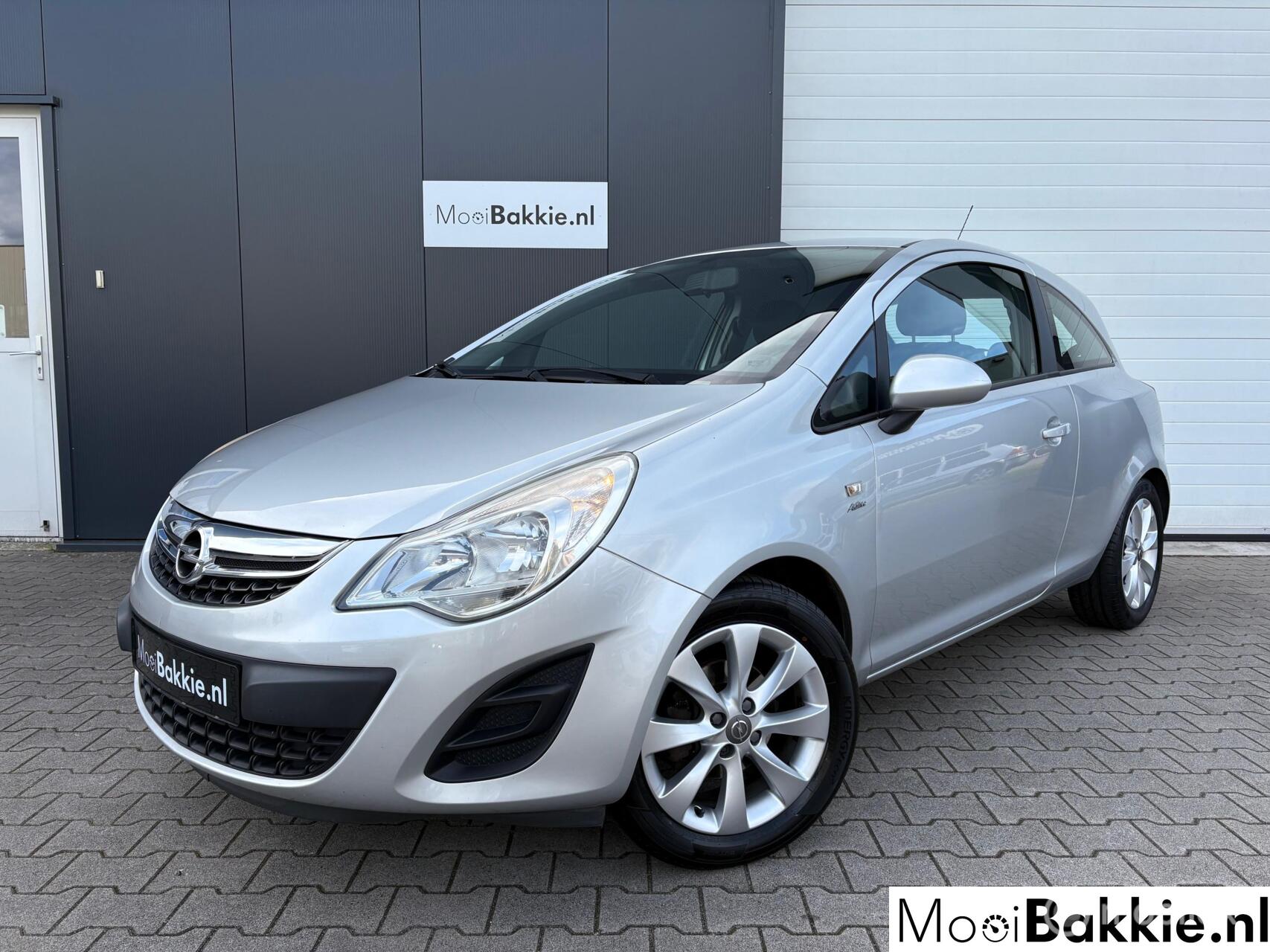 Opel Corsa 1.2 Active Airco / Cruise / LM 16" / Trekhaak 2013 - voorkant