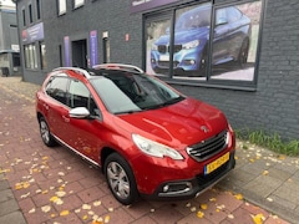Peugeot 2008 1.2 PureTech Allure 2015 - voorkant