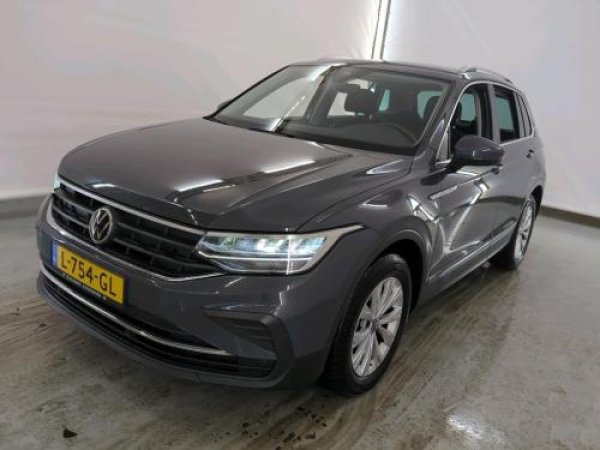 Volkswagen Tiguan 1.5 TSI Life Business 2021 - voorkant