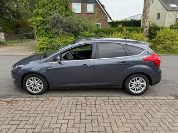 Ford Focus 1.6 EcoBoost Lease Titanium 2011 - voorkant
