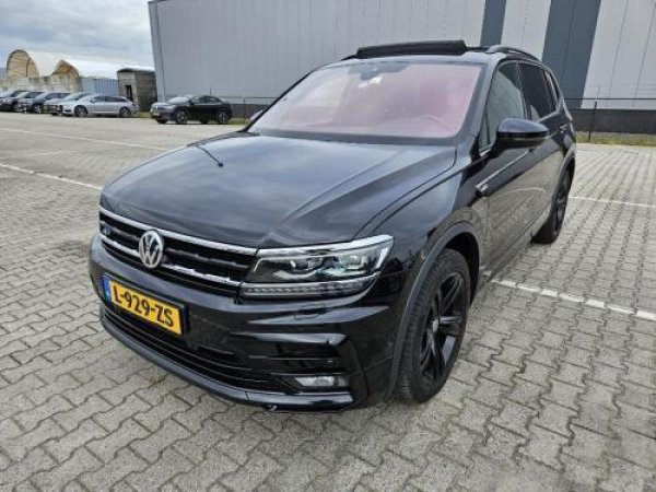 Volkswagen Tiguan 1.5 TSI Highline Business R 2021 - voorkant