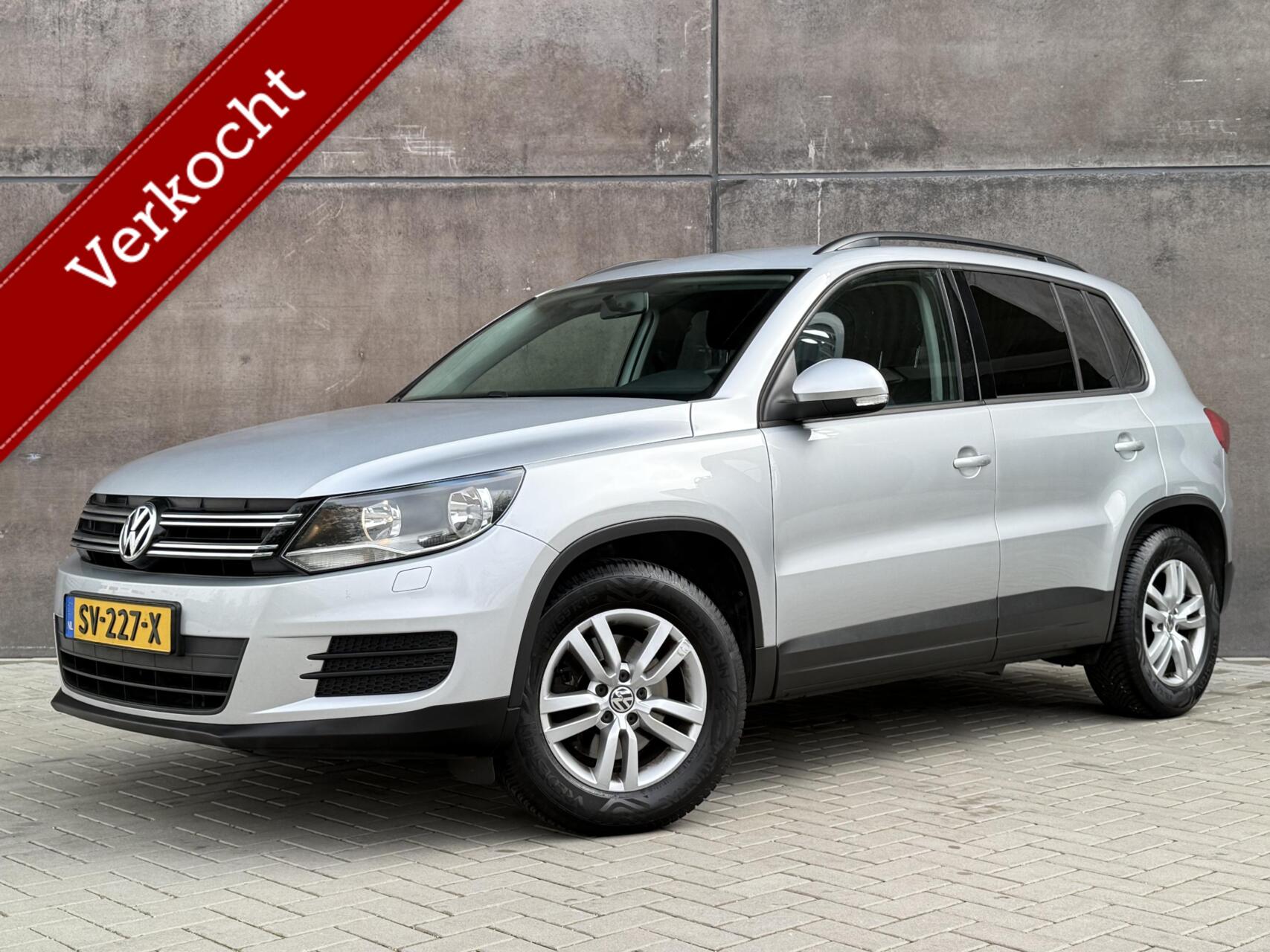 Volkswagen Tiguan 1.4 TSI Comfort&Design Edition | NWE APK | Dealer onderhouden | Navigatie! 2015 - voorkant