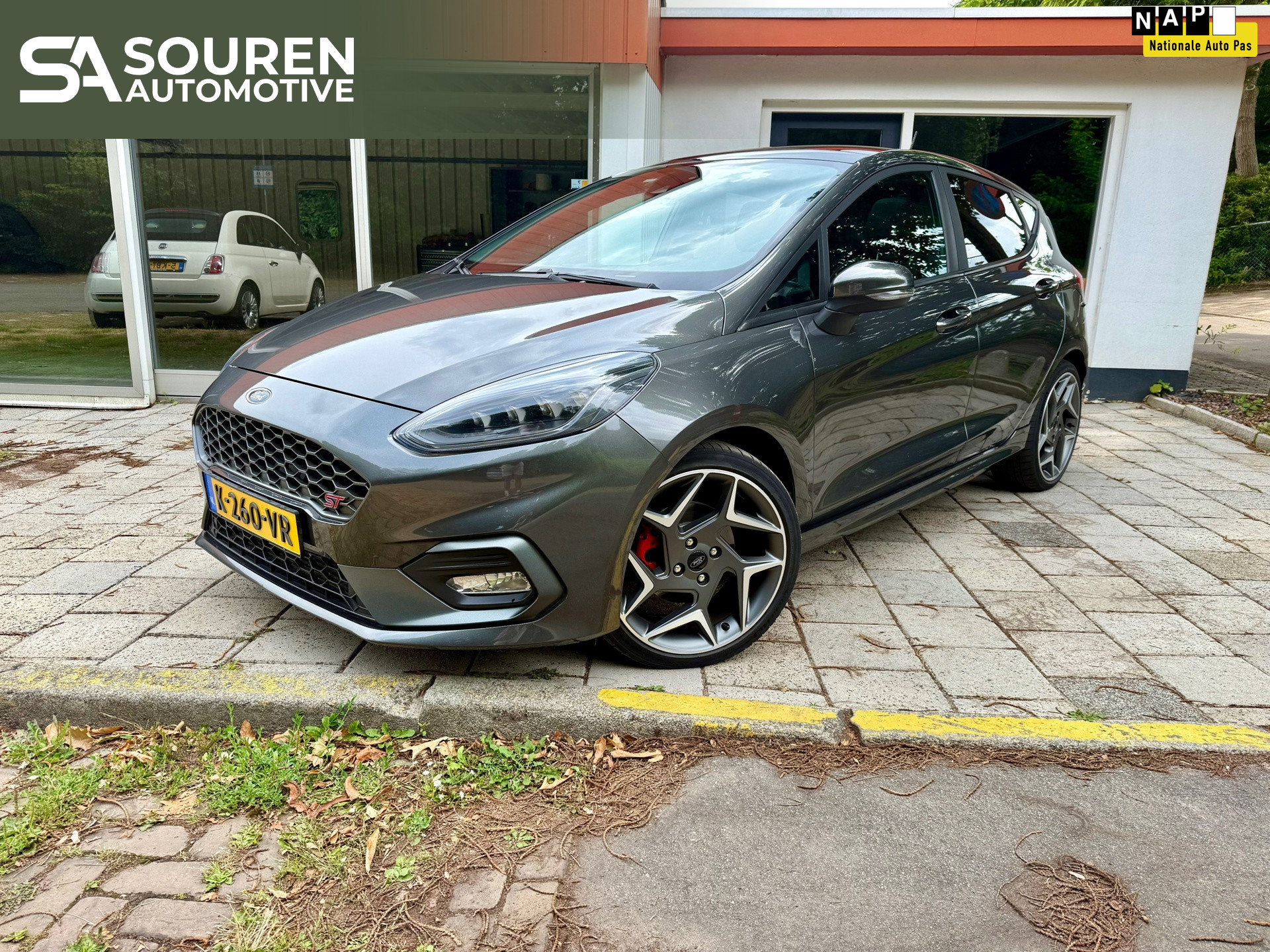 Ford Fiesta 1.5 EcoBoost ST-3 / Panorama / Clima / Cruise / CarPlay / PDC / Stoelverw. / B&O / lane assist / winterpack / 18" 2019 - voorkant