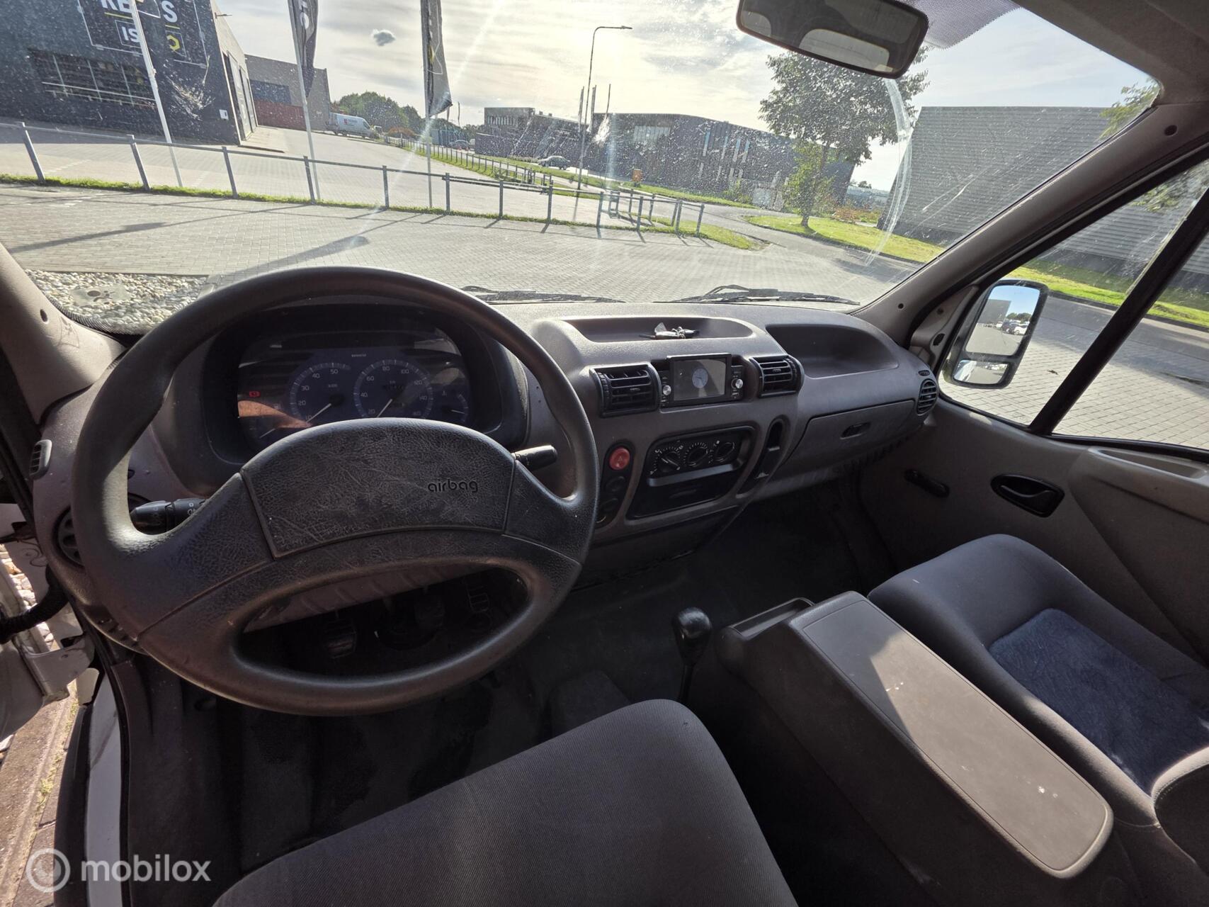Foto van Renault Master 3.3 TD
