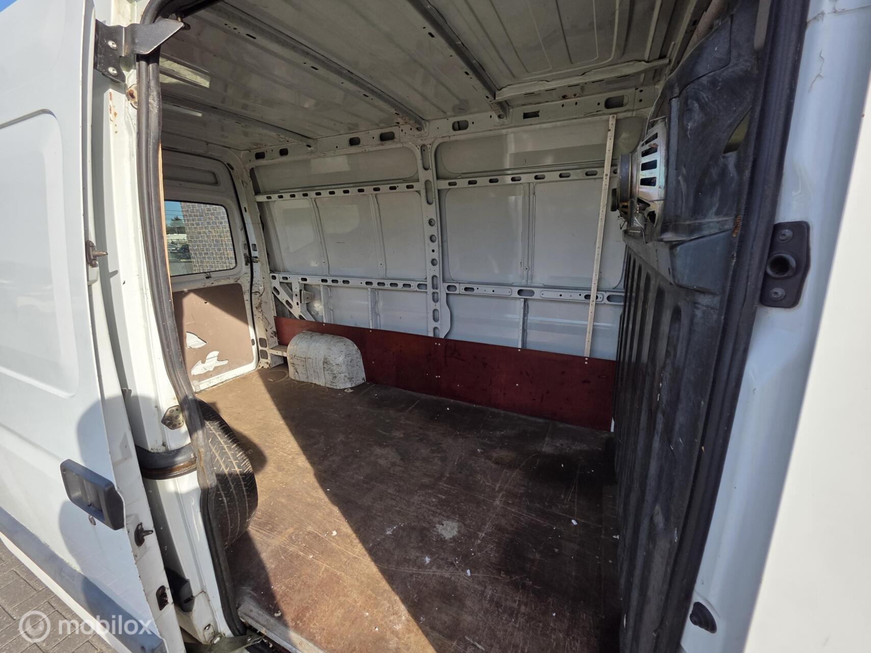 Foto van Renault Master 3.3 TD