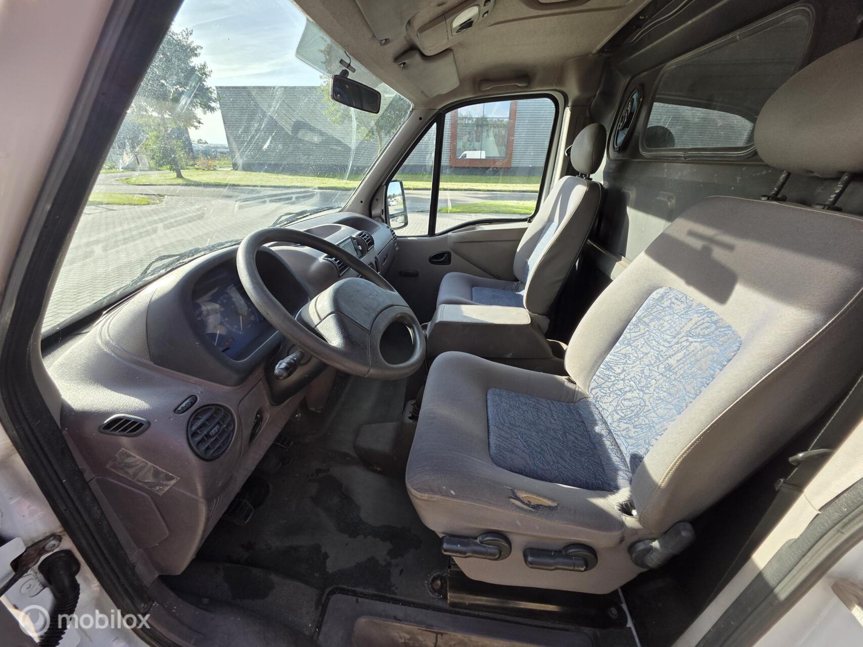 Foto van Renault Master 3.3 TD