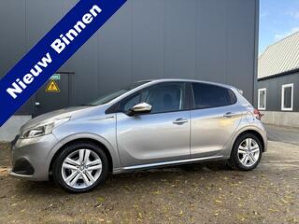 Peugeot 208 1.2 PureTech Signature 2019 - voorkant