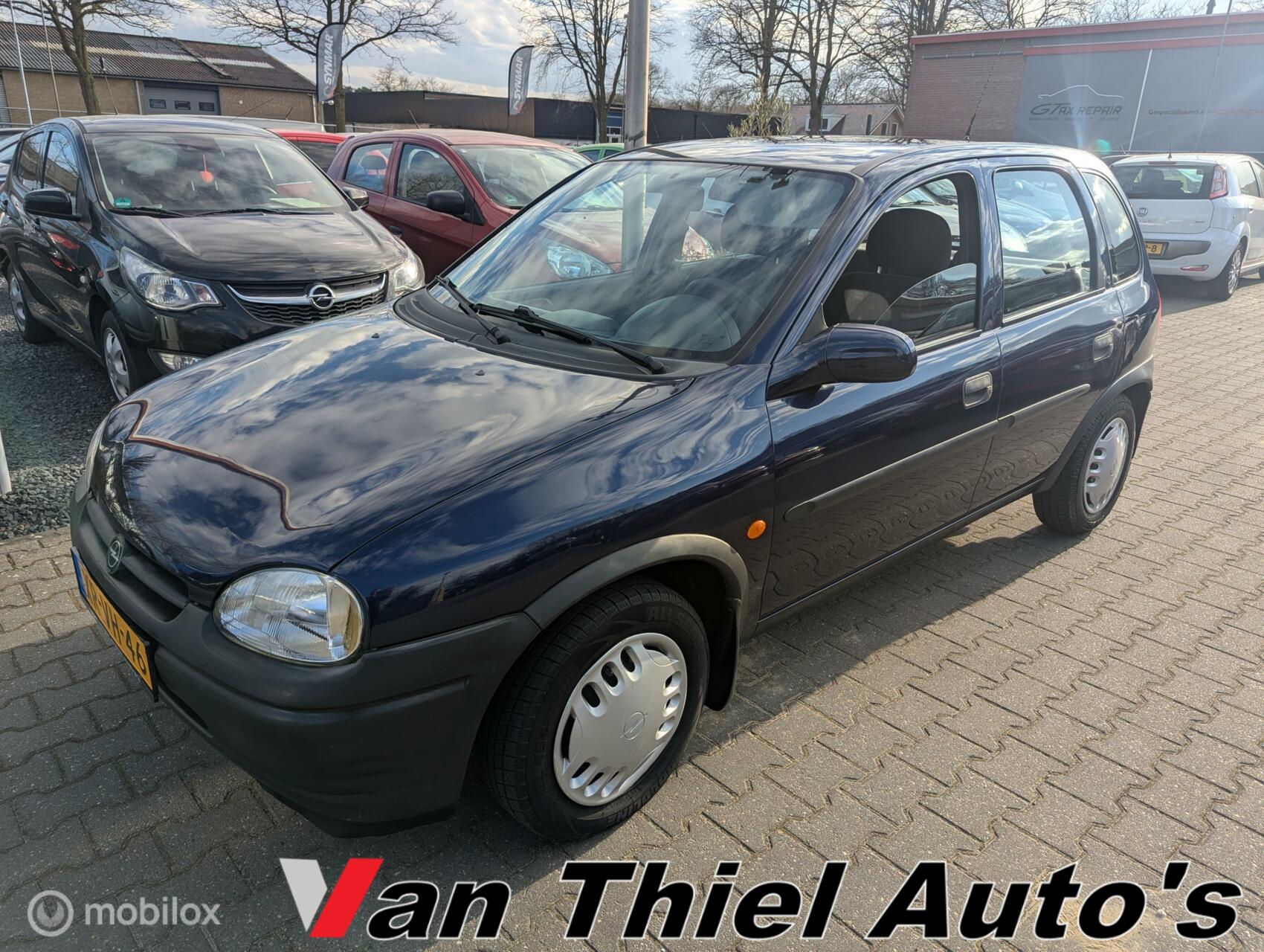 Opel Corsa 1.2i-16V Strada vol automaat  stuurbekrachtiging 1999 - voorkant