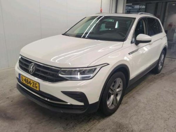 Volkswagen Tiguan 1.5 TSI Life Business 2021 - voorkant