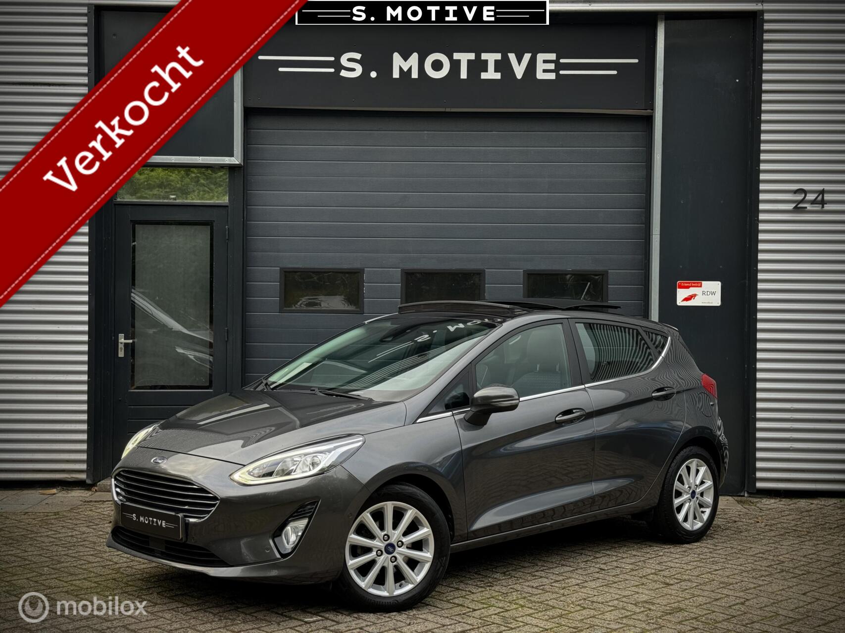 Ford Fiesta 1.0 EcoBoost Titanium ACC/PDC/CAM/NAVI/PANO/APPLE 2017 - voorkant