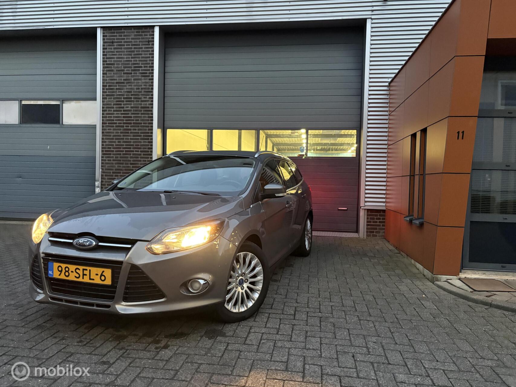 Ford Focus 1.6 TI-VCT Titanium 2011 - voorkant