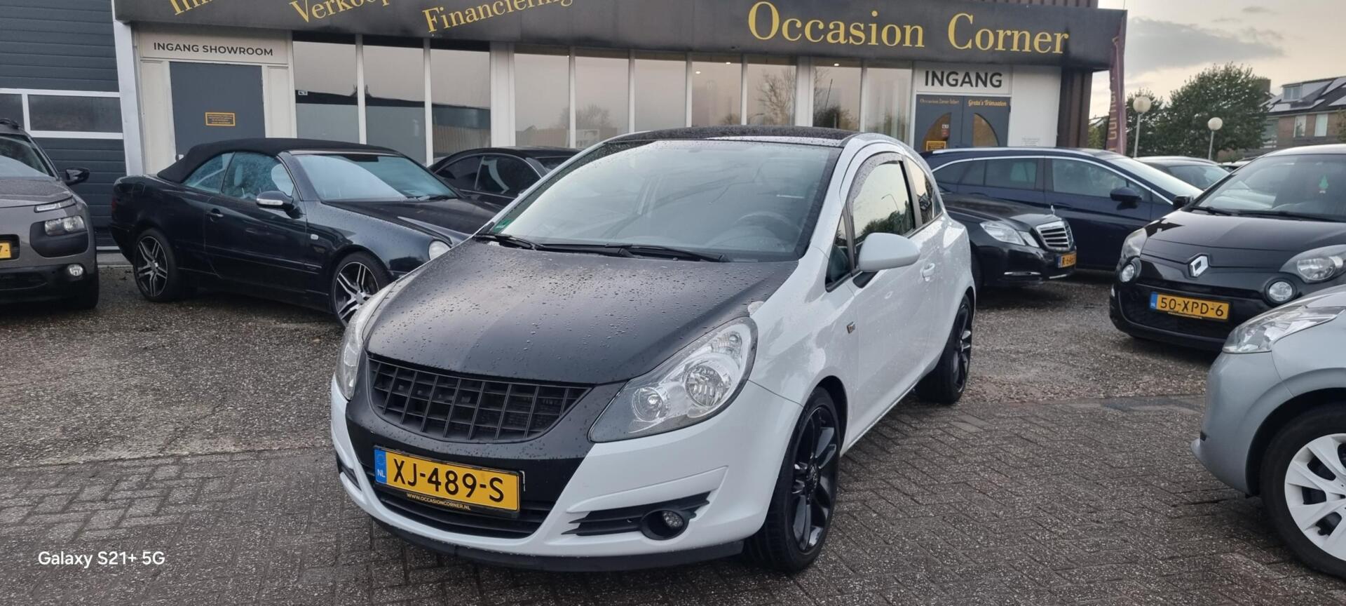 Opel Corsa 1.4-16V '111' Edition?€1599,-?motorkap niet heel mooi is gewrapt - afgeleverd met nieuwe apk 2010 - voorkant