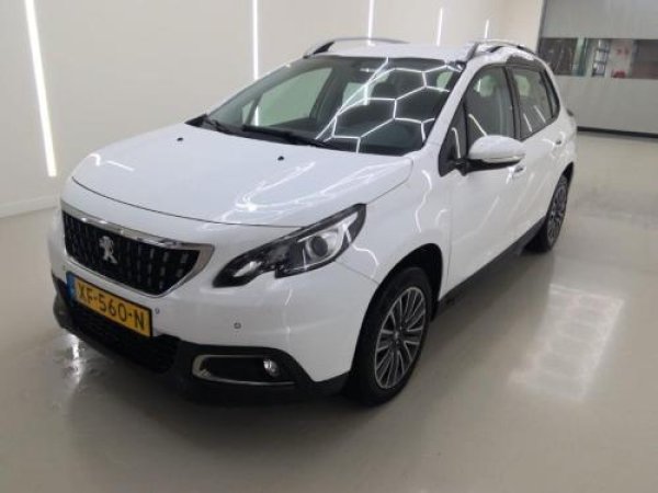 Peugeot 2008 1.2 PureTech Active 2019 - voorkant