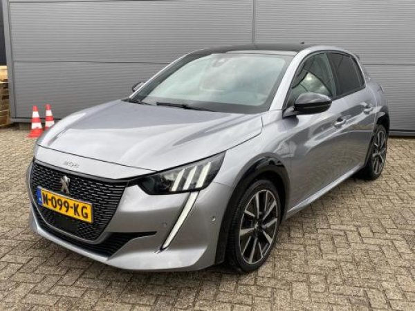 Peugeot 208 1.2 PureTech GT Pack 2021 - voorkant