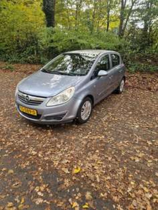 Opel Corsa 1.2-16V Essentia 2006 - voorkant