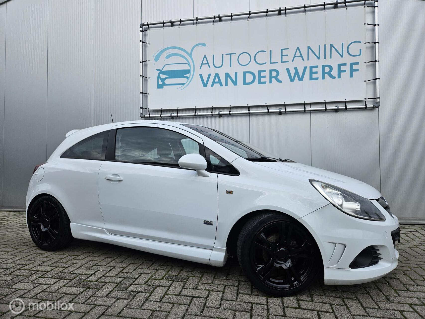Opel Corsa 1.4-16V Sport 2009 - voorkant