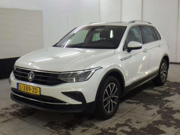 Volkswagen Tiguan 1.5 TSI Life Business 2021 - voorkant