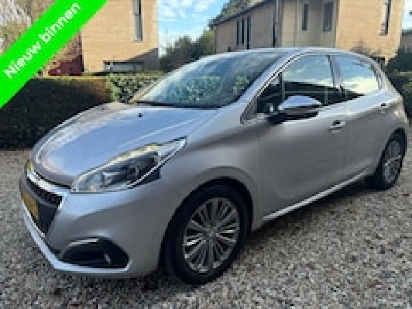 Peugeot 208 1.6 BlueHDi Blue Lease Executive 2017 - voorkant