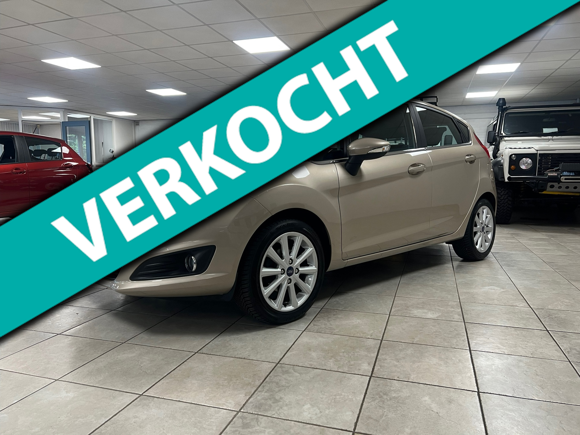Ford Fiesta 1.0 Titanium Navigatie, Parkeersensoren. Prijs is rijklaar Incl 6 maanden BOVAG garantie. 2016 - voorkant
