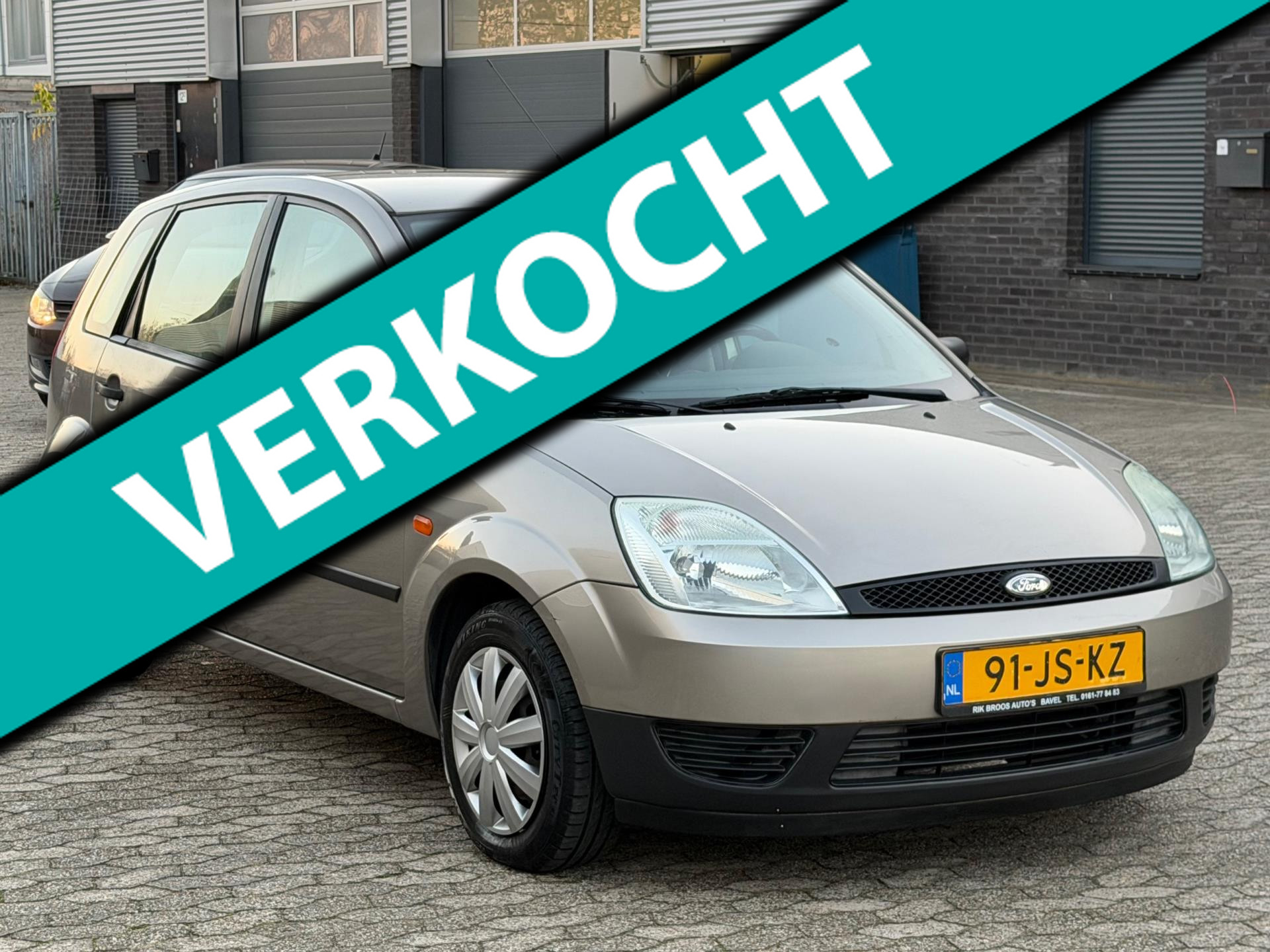 Ford Fiesta 1.3 Ambiente 5DEURS NIEUW APK NAP BOEKJES TREKHAAK 2002 - voorkant