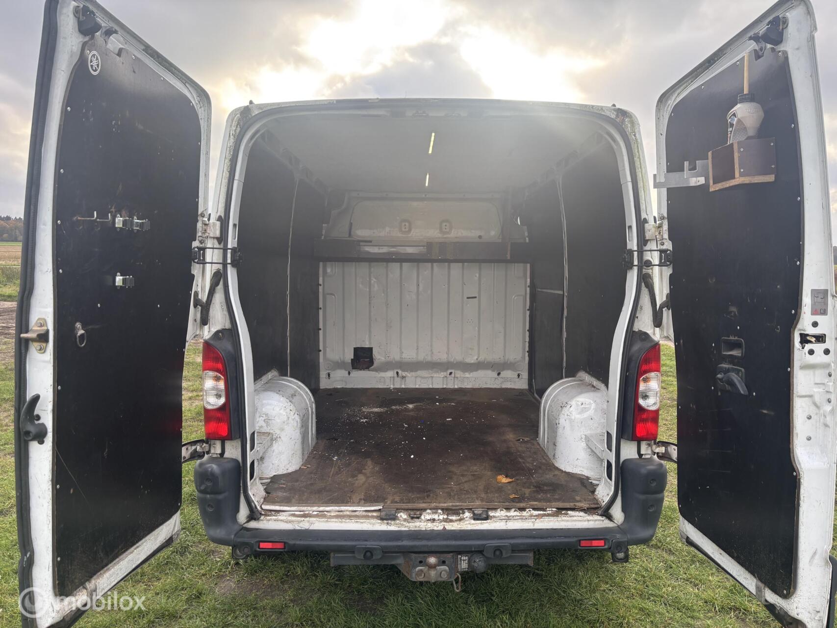 Foto van Renault Master 3.3t L1h1 2.5 Dci 100