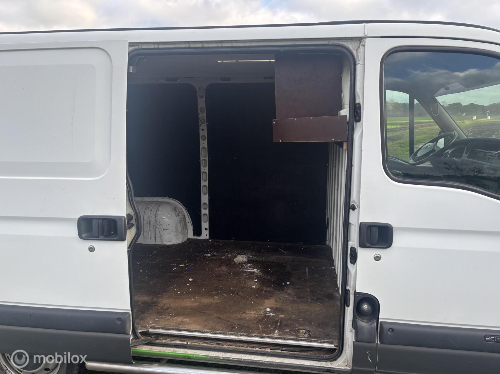 Foto van Renault Master 3.3t L1h1 2.5 Dci 100
