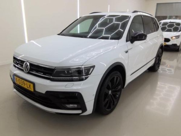 Volkswagen Tiguan 1.5 TSI Highline Business R 2021 - voorkant