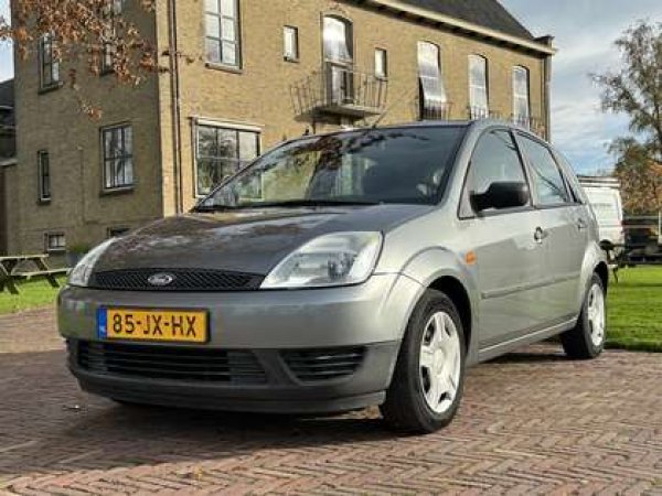 Ford Fiesta 1.3 Core 2002 - voorkant