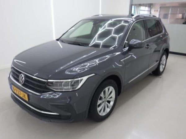 Volkswagen Tiguan 1.5 TSI Life Business 2021 - voorkant