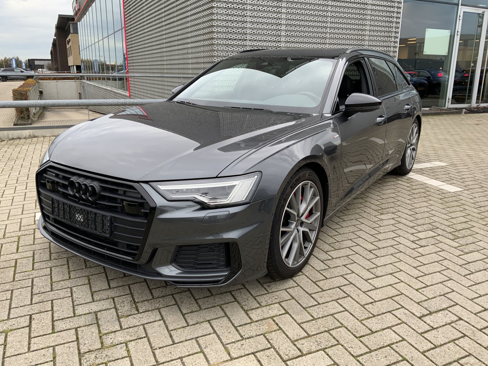 Audi A6 Avant 55 TFSI e q. PLS Cmp 2022 - voorkant